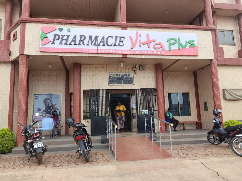 La pharmacie VITA PLUS (Parakou) offre des produits pharmaceutiques à prix réduits aux Serviteurs de Dieu